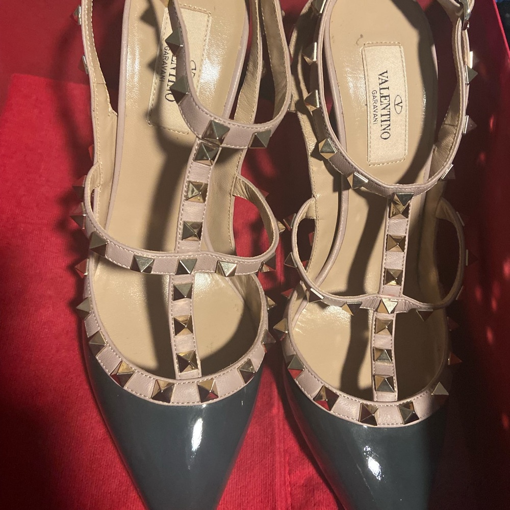 Valentino rockstud pumps in excellent condition. Box included